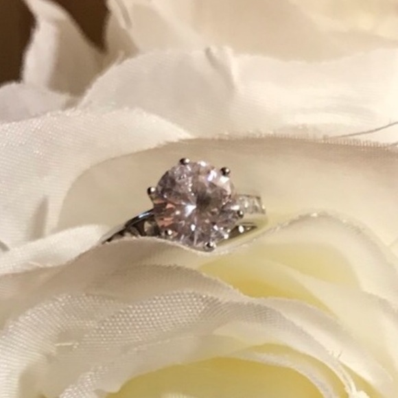 sterling silver Jewelry - Beautiful sterling Silver CZ Ring.
